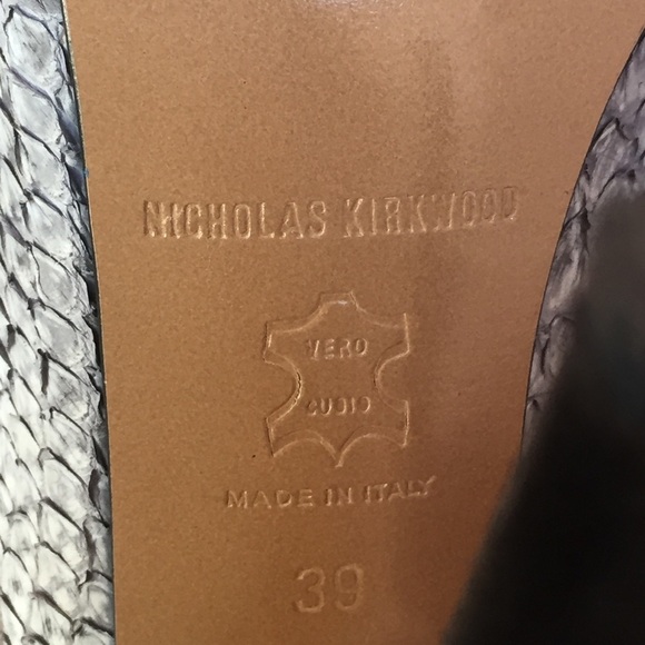 Nicholas Kirkwood Peep Toe Sling Back Heels Gray Scalloped Textured Size 9 - Picture 6 of 8